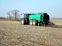 Injecting liquid swine manure